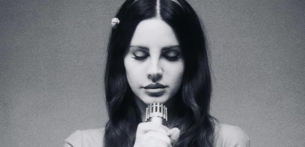Lana Del Rey Publica Su Audiolibro De Poesía Violet Bent Backwards Over The Grass